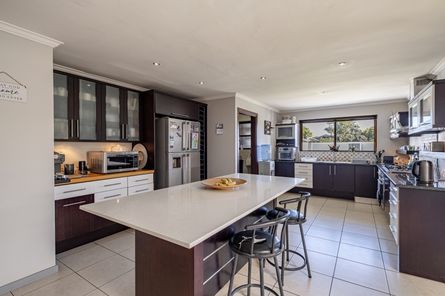 4 Bedroom Property for Sale in Summerstrand Eastern Cape